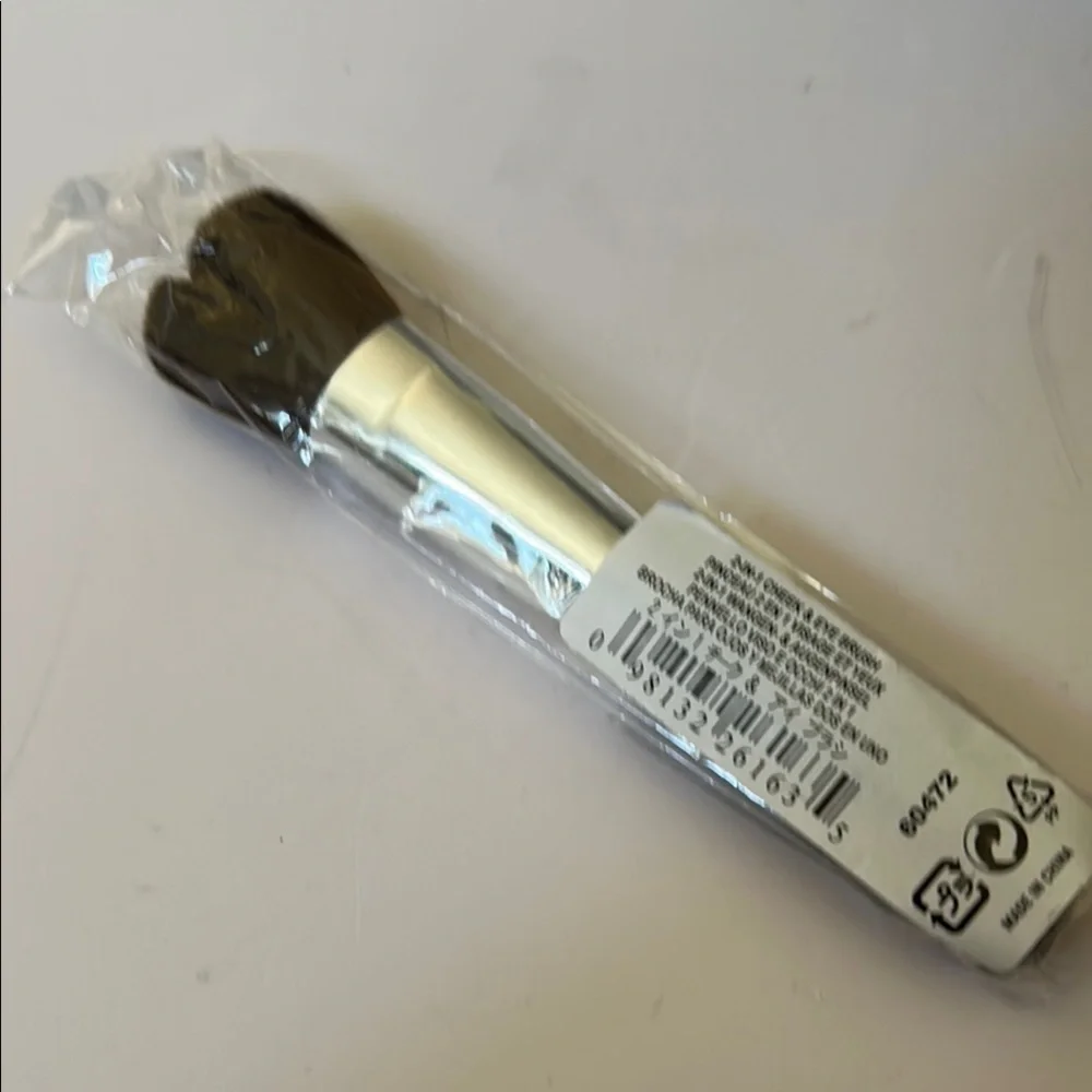 bareMinerals 2-in-1 Cheek & Eye Brush - sealed.